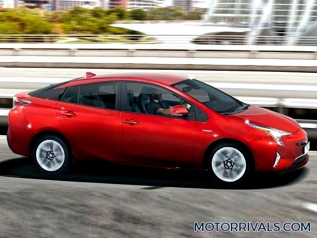2016 Toyota Prius Side Front View