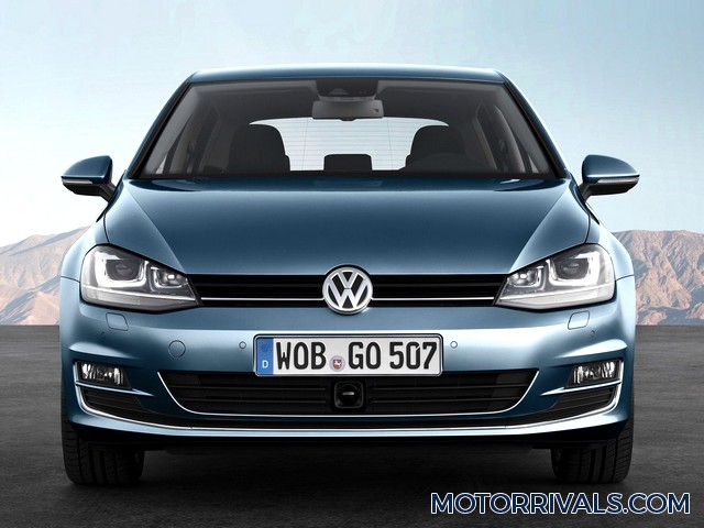 2017 Volkswagen Golf 4 Door Front View