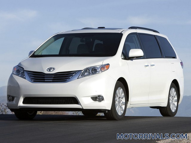 2016 Toyota Sienna Front Side View