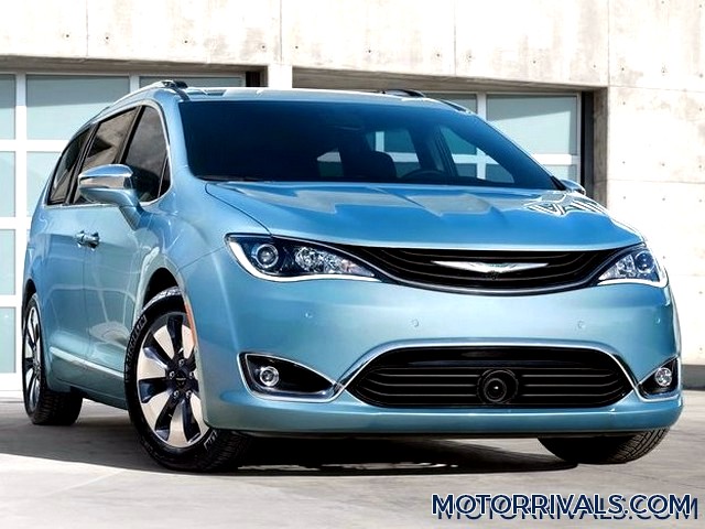 2017 Chrysler Pacifica Front Side View