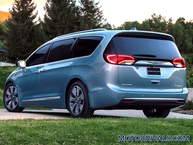 2017 Chrysler Pacifica Rear Side View