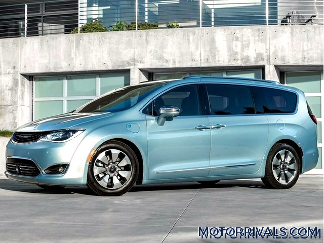 2017 Chrysler Pacifica Side Front View