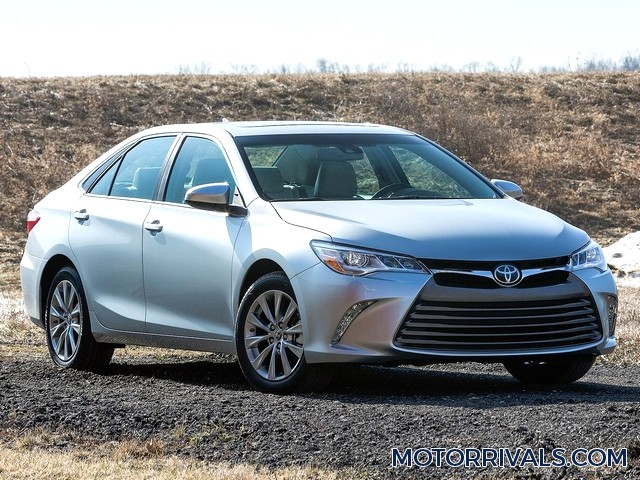 2016 Toyota Camry Front Side View