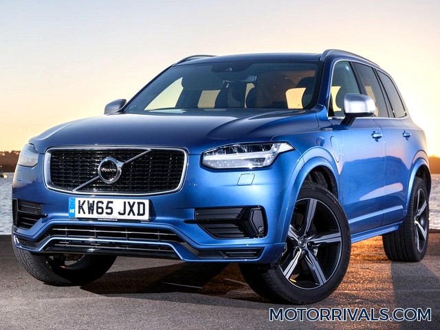 2016 Volvo XC90 Front Side View